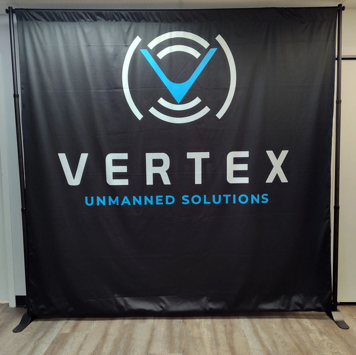 Economy Back Wall Banner DoTradeshow